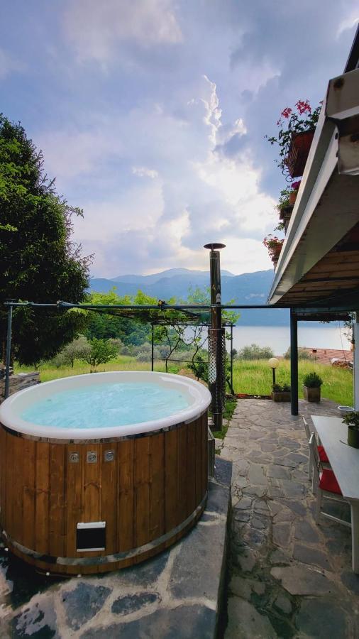 La Casetta Nel Bosco - Hot Tube And Sauna Lierna Dış mekan fotoğraf
